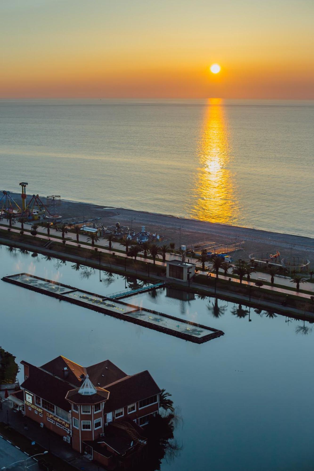 Batumi Deluxe Apartments Экстерьер фото
